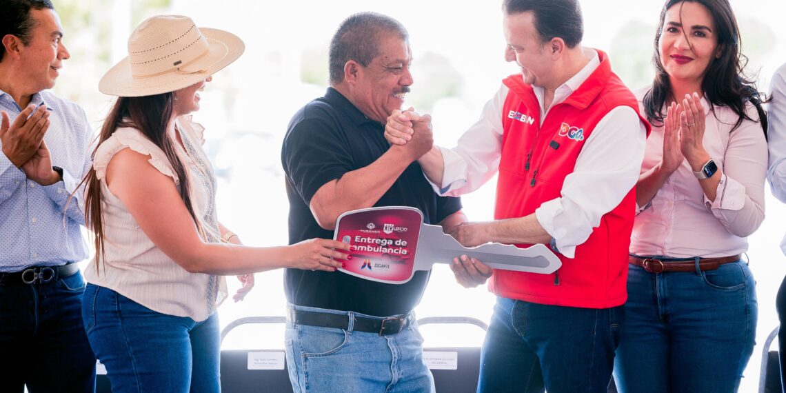Esteban y Susy cumplen a Lerdo con la entrega de las nuevas calles Guadalupe Victoria y Durango, además de obras de agua, drenaje y ambulancia