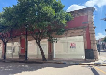 Rentas altas mantienen vacíos locales comerciales en el Centro