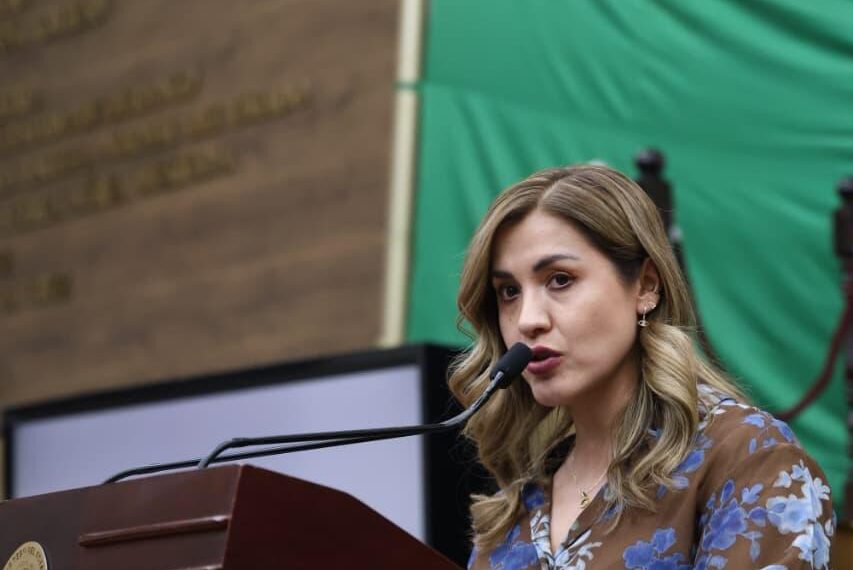 Propone Gaby Vázquez facilitar trámites en adopciones