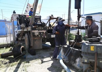 Tras avería profunda, normalizan suministro de agua en sector suroriente