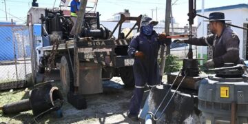 Tras avería profunda, normalizan suministro de agua en sector suroriente