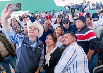 Familias de Santa María del Oro reconocen avances y beneficios en su municipio con obras de agua potable, carretera y apoyos a vivienda