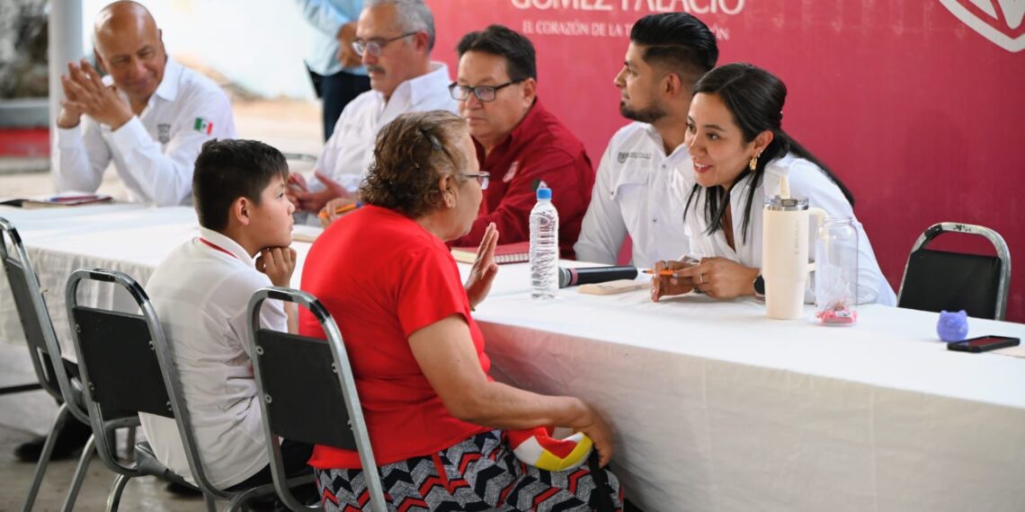 Gobierno cercano que sí responde: Betzabé atiende y resuelve en  Gómez Palacio