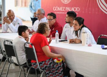 Gobierno cercano que sí responde: Betzabé atiende y resuelve en  Gómez Palacio