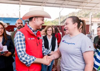 Familias de Topia agradecen apoyos y atención directa del gobernador Esteban durante su visita a Las Quebradas