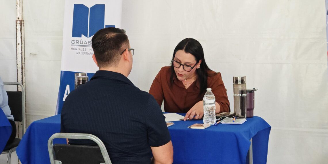 Gobierno del Estado acerca a la gente oportunidades de empleo con empresas de la Región Laguna