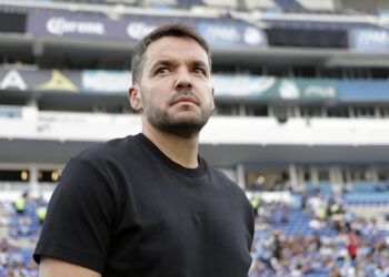 Larcamón rompe el silencio tras su salida de Cruz Azul… y no se guarda nada.