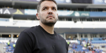 Larcamón rompe el silencio tras su salida de Cruz Azul… y no se guarda nada.