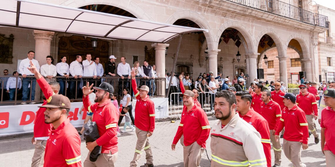 Más y mejores empleos, la mejor forma de homenajearlos: Gobernador Esteban reconoce a trabajadores duranguenses