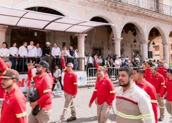 Más y mejores empleos, la mejor forma de homenajearlos: Gobernador Esteban reconoce a trabajadores duranguenses