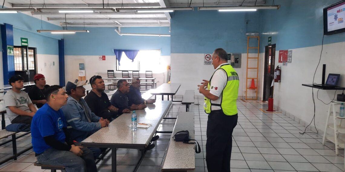 Empresas y Gobierno hacen frente a accidentes viales en Gómez Palacio con capacitación a choferes