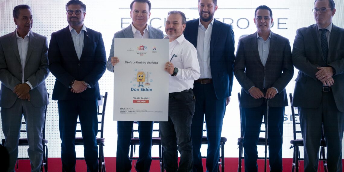 Gobernador Esteban abre más oportunidades para que pequeños negocios duranguenses lleven sus productos a grandes cadenas en Encuentro de Negocios