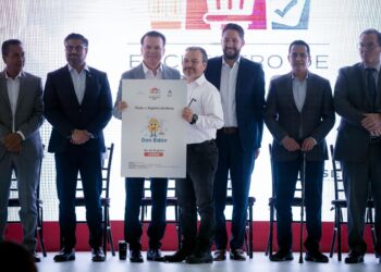 Gobernador Esteban abre más oportunidades para que pequeños negocios duranguenses lleven sus productos a grandes cadenas en Encuentro de Negocios