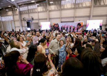 Festeja Gobernador Esteban a las madres trabajadoras de la educación por formar familias y nuevas generaciones en Durango