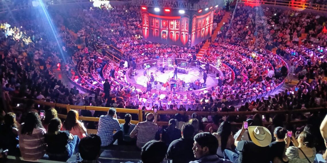 Más de 7 mil mamás llenan el Palenque y cantan junto a La Firma en Gómez Palacio