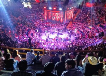 Más de 7 mil mamás llenan el Palenque y cantan junto a La Firma en Gómez Palacio