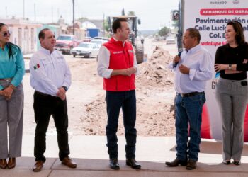 Esteban Villegas y Carmelo Fernández inician pavimentación de la calle Lucio Rosales, que funcionará como periférico interno de Guadalupe Victoria