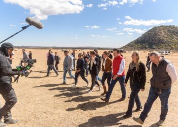 Durango en equipo con el Gobierno de México colaboran para crear incentivos y atraer más producciones de cine al país