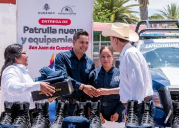 En recta final de la gira por los 39 municipios, Gobernador Esteban entrega semillas, tinacos, patrulla y pavimentación, además de fortalecer redes de agua en San Juan de Guadalupe