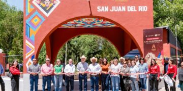 Cierra Esteban con “punch” Gira Por Los 39 Municipios; lleva 174 mdp a San Juan del Río y lo transforma