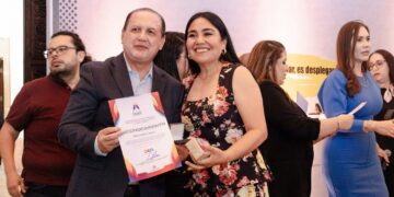 Reconoce Ernesto Alanís vocación y trayectoria del magisterio duranguense