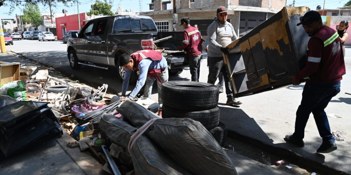 Chapala se suma a la limpieza: vecinos responden a campaña de descacharrización en Gómez Palacio