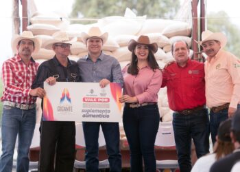 Gobernador Esteban entrega 130 toneladas de suplemento alimenticio a productores de Nuevo Ideal