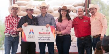 Gobernador Esteban entrega 130 toneladas de suplemento alimenticio a productores de Nuevo Ideal