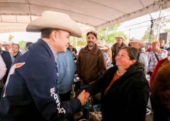 Esteban y Toño acercan atención médica gratuita a familias de la zona sierra de Durango con caravanas de salud