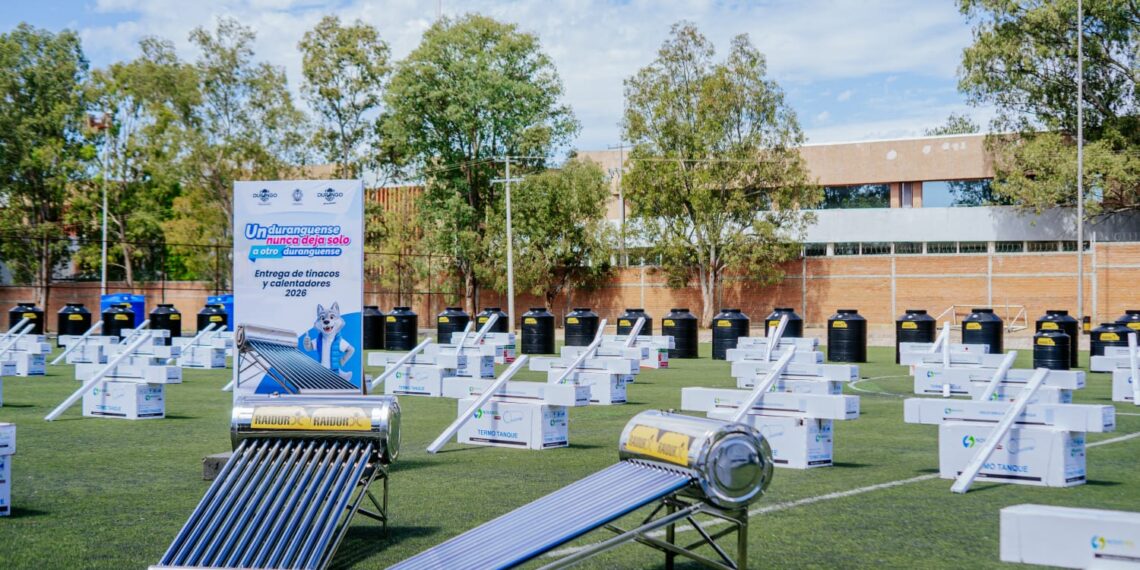 ¡Enchulan Esteban y Toño más hogares con calentadores solares y tinacos!