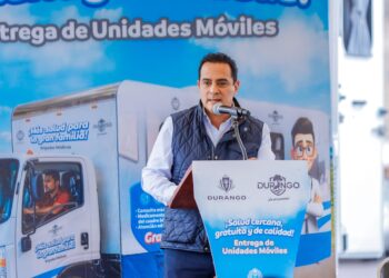 Con unidades médicas móviles, Esteban y Toño llevan servicios de salud gratuitos a la gran familia duranguense