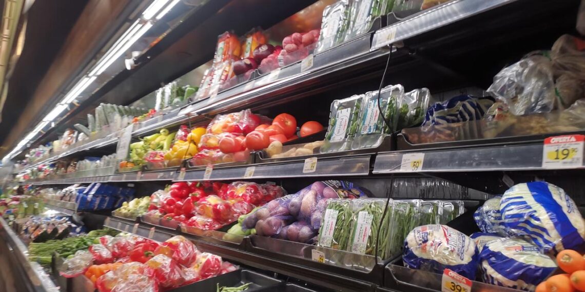 Canasta básica baja 61 pesos en mayo, pero sigue arriba del cierre de 2025