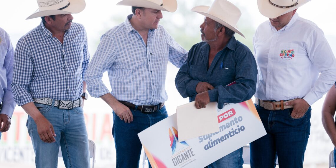 Productores de Vicente Guerrero reciben 80 toneladas de suplemento para proteger su ganado durante la sequía; Esteban continúa apoyando al campo