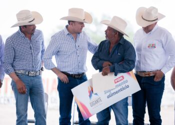 Productores de Vicente Guerrero reciben 80 toneladas de suplemento para proteger su ganado durante la sequía; Esteban continúa apoyando al campo