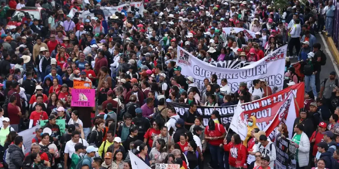 CNTE vuelve a las calles y amenaza con paralizar Reforma