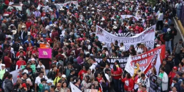 CNTE vuelve a las calles y amenaza con paralizar Reforma