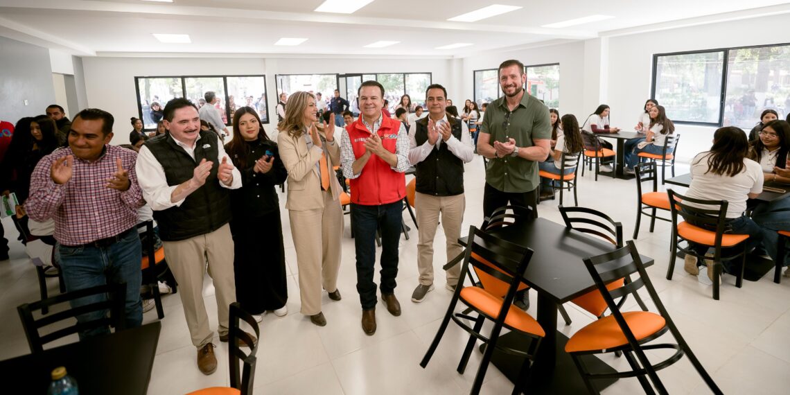 Estudiantes del CBTA 3 estrenan aulas, cafetería, canchas y puente peatonal; cumplen promesa Esteban y Toño con nuevas instalaciones