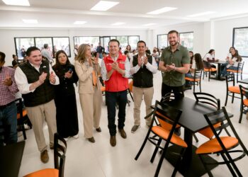 Estudiantes del CBTA 3 estrenan aulas, cafetería, canchas y puente peatonal; cumplen promesa Esteban y Toño con nuevas instalaciones