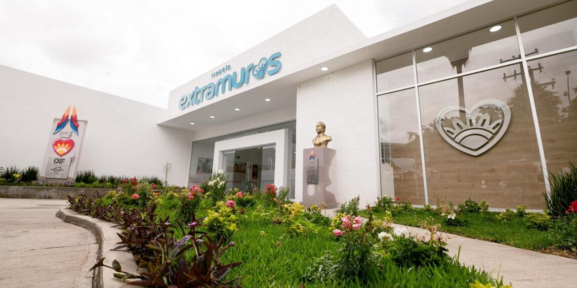 Durango cuenta con instalaciones únicas en el país para realizar cirugías gratuitas; entregan Marisol y Esteban espacios renovados y equipamiento de alta tecnología