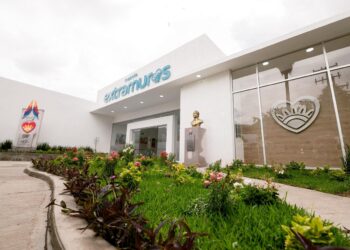Durango cuenta con instalaciones únicas en el país para realizar cirugías gratuitas; entregan Marisol y Esteban espacios renovados y equipamiento de alta tecnología