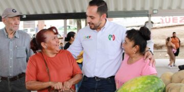 Eduardo Rodríguez lleva el programa «¡Estamos para servirte!» a la colonia Gobernadores