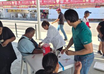 Personas que manejan alimentos en la Expo Feria Gómez Palacio 2026 se someten a exámenes de laboratorio