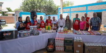 Mejora la alimentación de niñas y niños en San Luis del Cordero; Marisol Rosso equipa el comedor escolar y entrega apoyos alimentarios