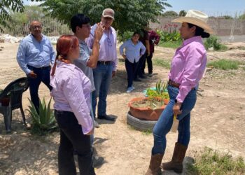Betzabé Martínez convive con beneficiarios de huertos familiares de los ejidos Madrid, Arcinas y Jaboncillo