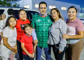 Llama Toño Ochoa a celebrar con responsabilidad durante el partido de México