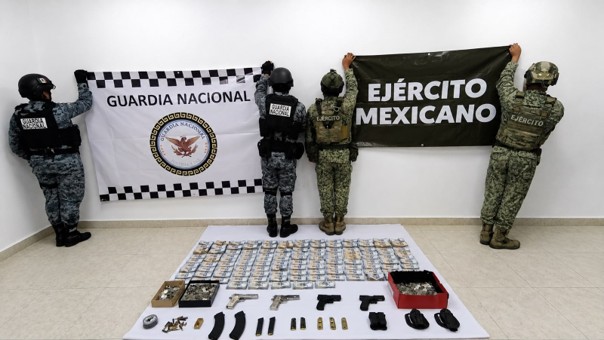 Ejército Mexicano, Guardia Nacional y Fiscalía General de la República, aseguraron un inmueble, armas y numerario en el municipio de Durango, Dgo.