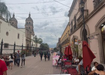 Comercio local repunta 30% por graduaciones, pero informalidad mantiene presión