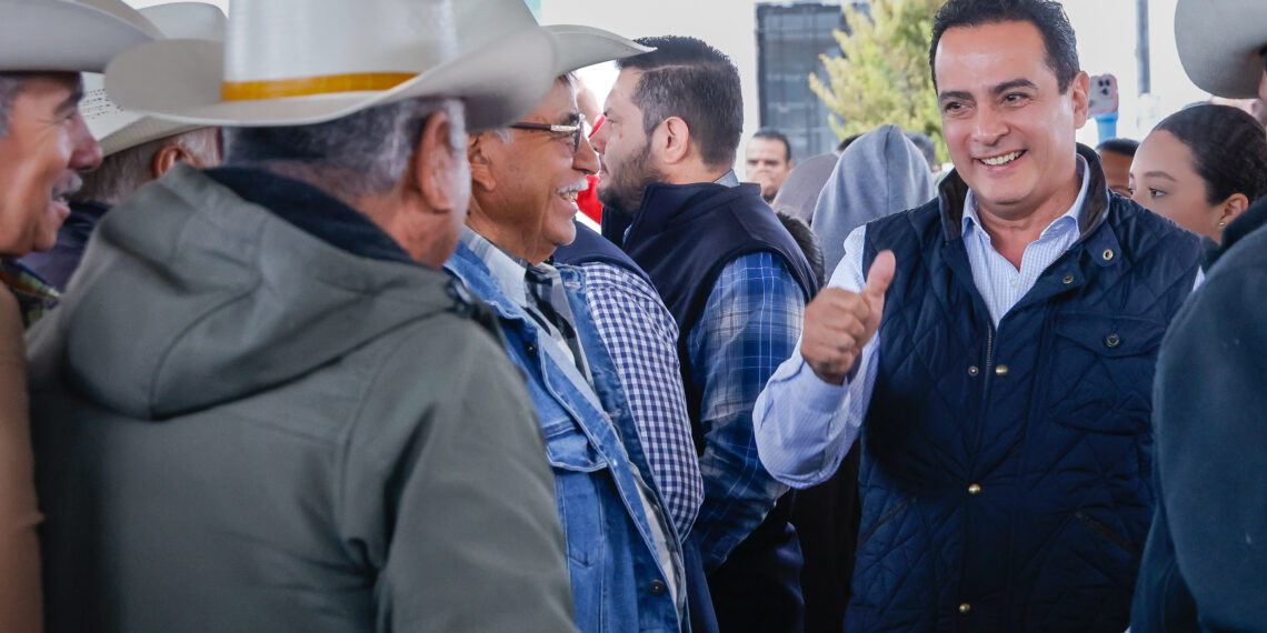 Lleva Toño Ochoa bienestar a la zona rural con Unidades Médicas Móviles