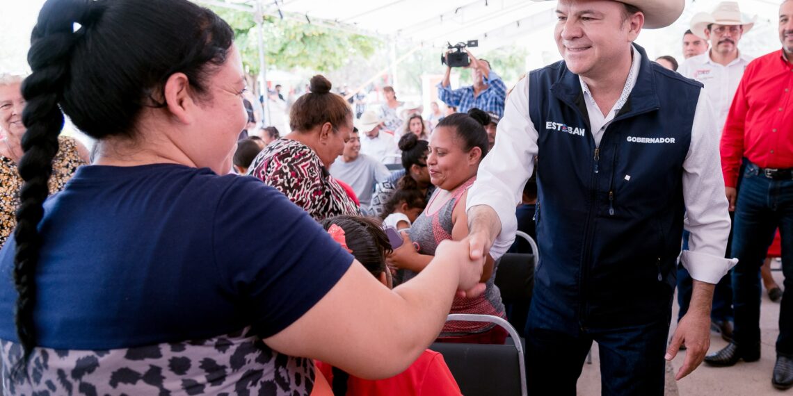 Productores de Gómez Palacio reciben 25 toneladas de suplemento alimenticio para mejorar la alimentación de su ganado caprino y reducir sus costos de producción