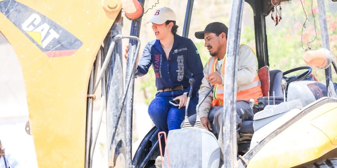 Supervisa Betzabé Martínez obras en ejido Cuba y colonia Filadelfia